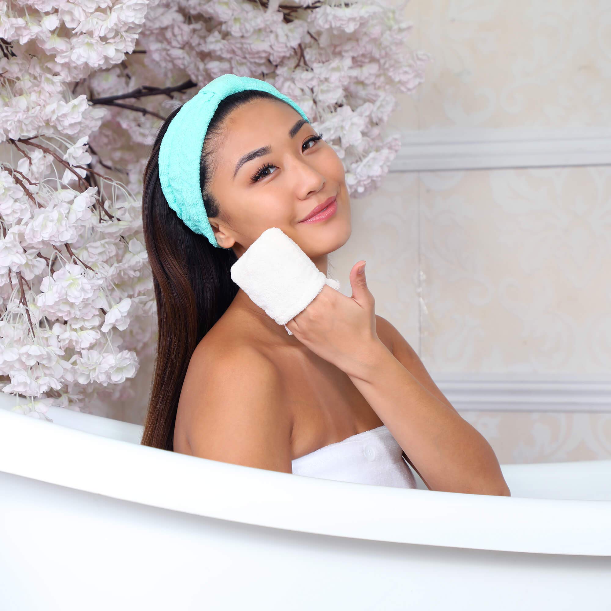 Daily Facial Micro Scrubber - Dual Textured Scrubber For Cleansing And Exfoliating The Face